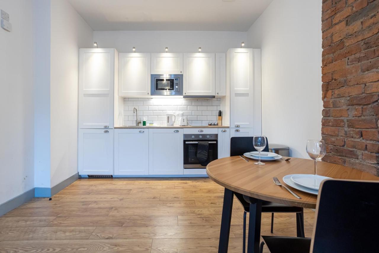 Pillo Rooms Serviced Apartments - Salford Manchester Exterior photo