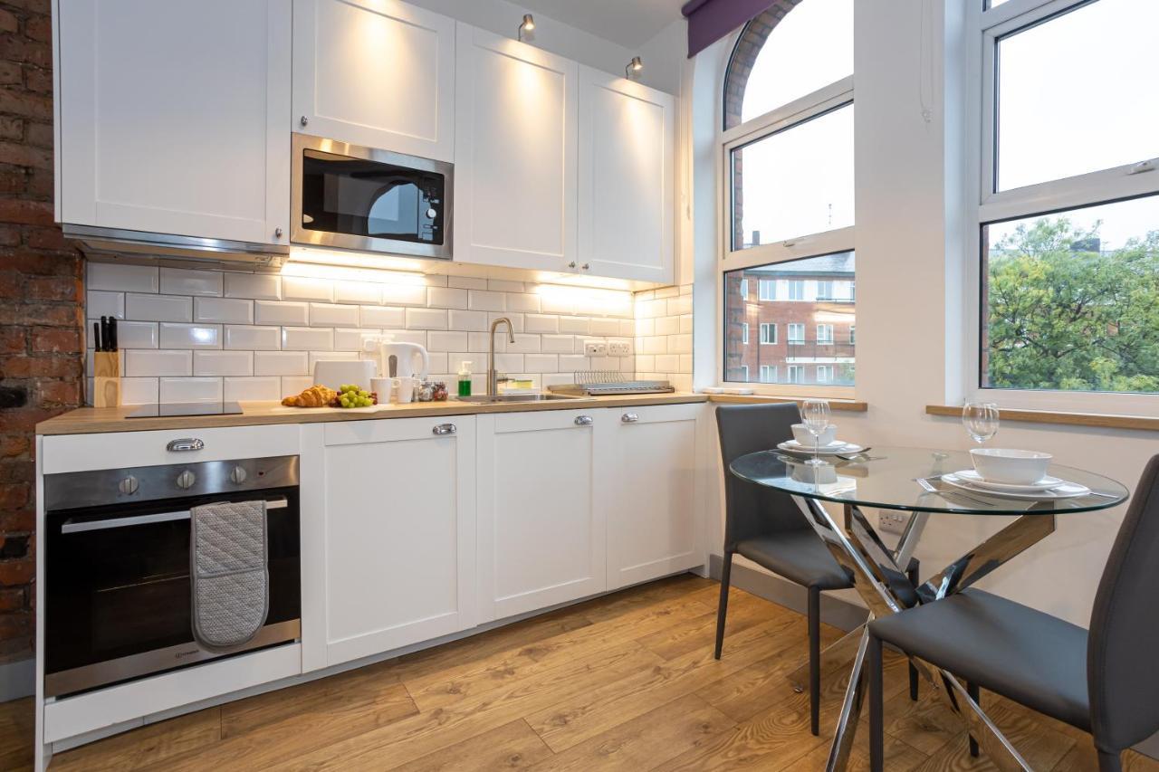 Pillo Rooms Serviced Apartments - Salford Manchester Exterior photo