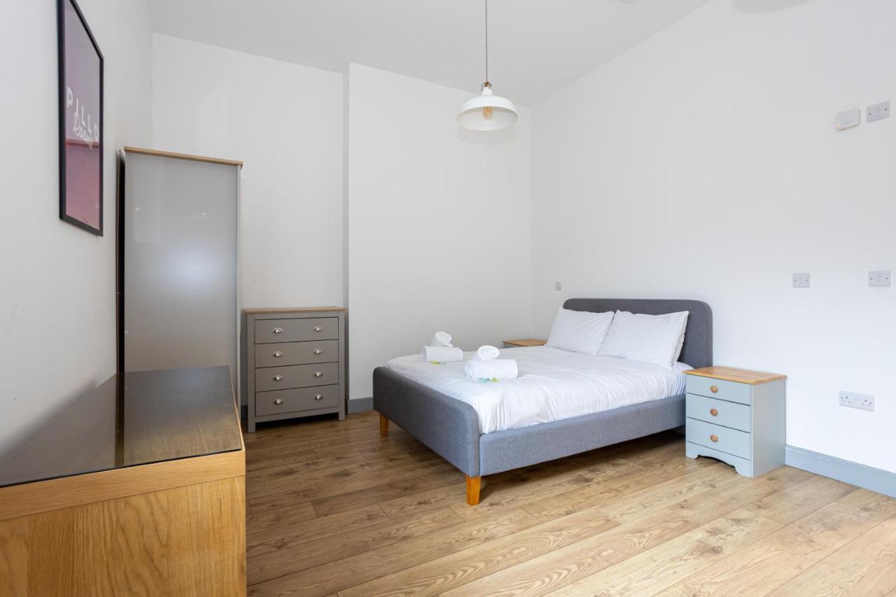 Pillo Rooms Serviced Apartments - Salford Manchester Exterior photo