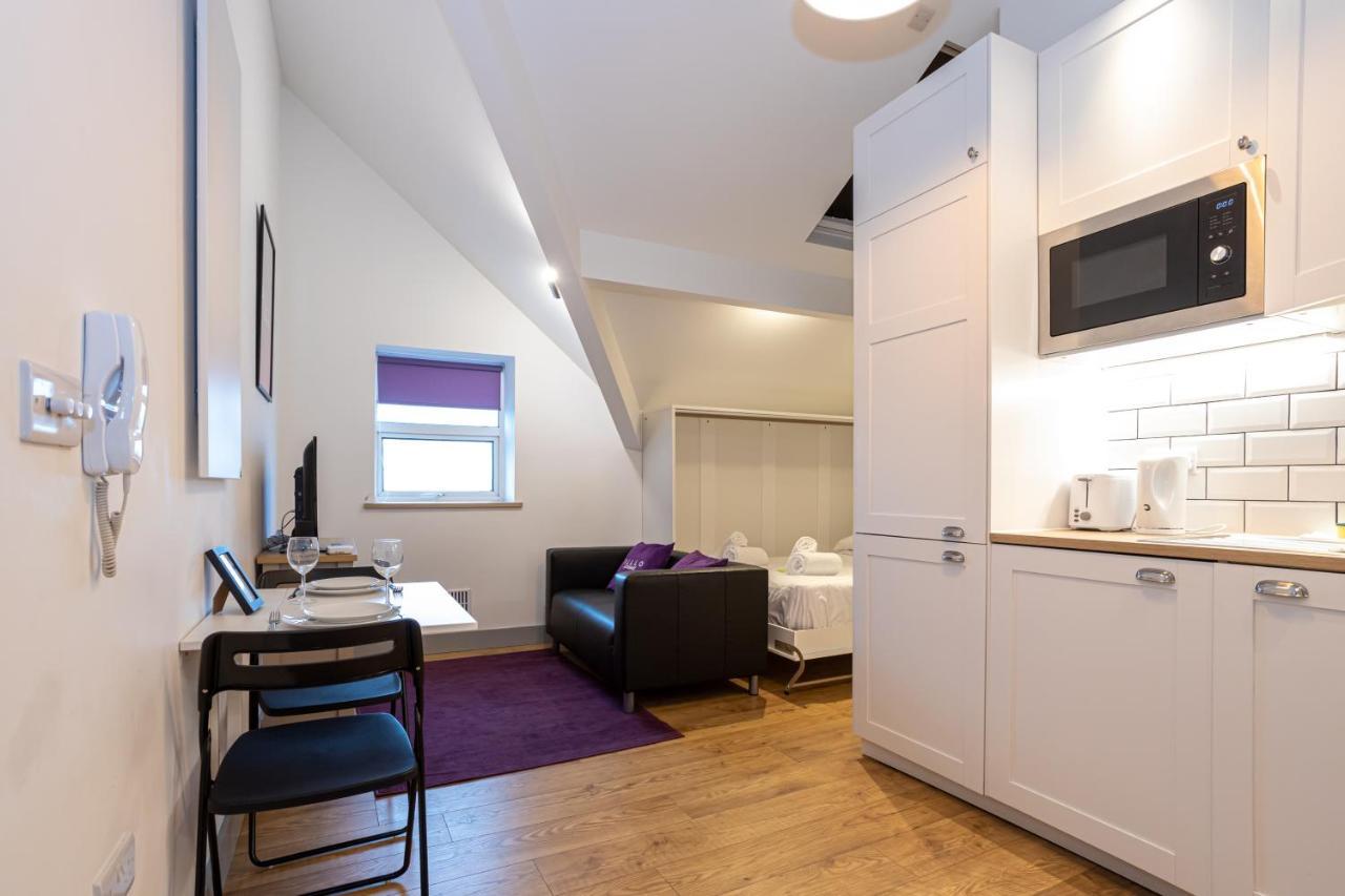 Pillo Rooms Serviced Apartments - Salford Manchester Exterior photo